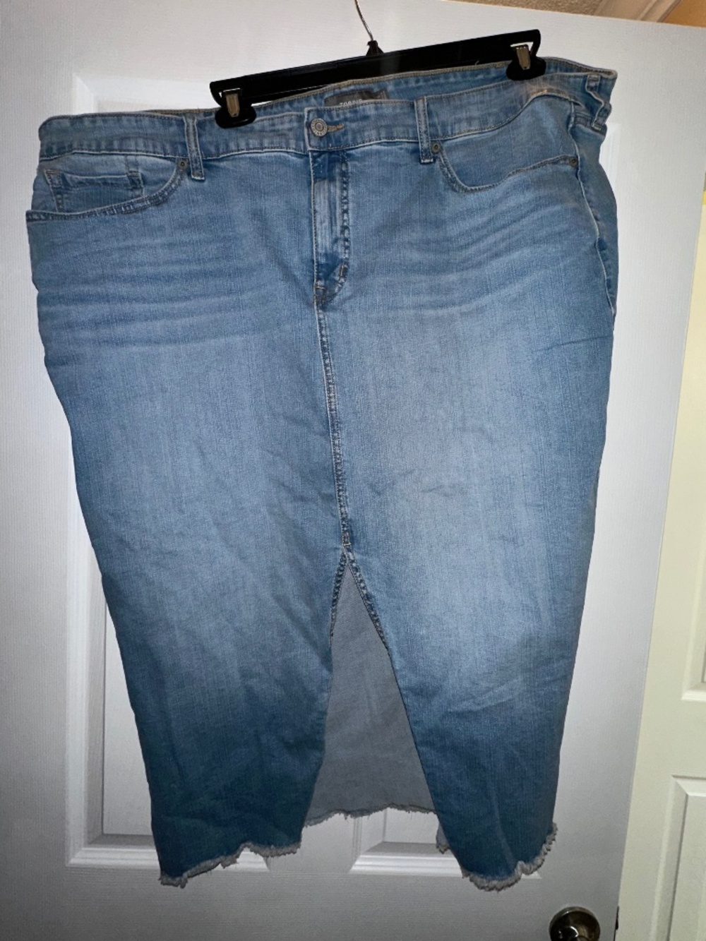Torrid Light Wash Denim Midi Skirt Size 24 Raw Hem Never Worn with split